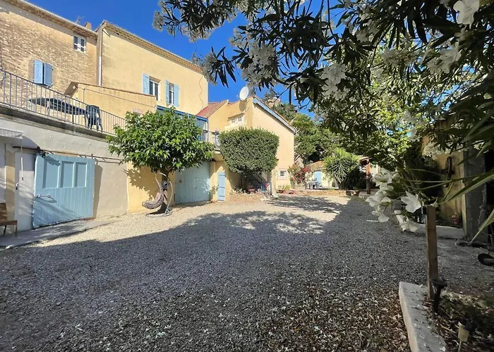 Velezia Guesthouse
